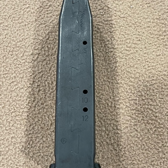 Sig Sauer P229 .40 cal 12 round magazine - Picture 3 of 4